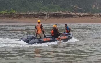 ombak pacitan, pantai pancer dorr, korban tenggelam pacitan, bpbd pacitan, sar pacitan, bocah tenggelam pacitan, wisata pacitan, ombak besar pacitan