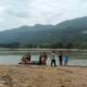 Tim SAR dan warga saat melakukan pencarian wisatawan terseret ombak di Pantai Pancer Dorr Pacitan