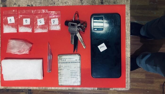 Dua Pria di Ngoro Mojokerto Ditangkap Polisi Saat Transaksi Sabu, Barang Bukti 3,42 Gram Diamankan