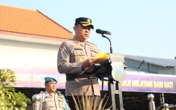 Kapolres Mojokerto Kota AKBP Herdiawan Arifianto pimpin apel Operasi Patuh Semeru 2025.