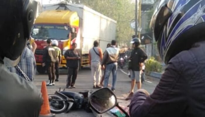 Kakek dan Cucu Tewas Terlindas Truk Wing Box di Mojosari Saat Berangkat Sekolah