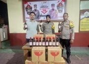 Foto botol Arak Cina yang diamankan di Pelabuhan Fery Bastiong, Ternate Selatan