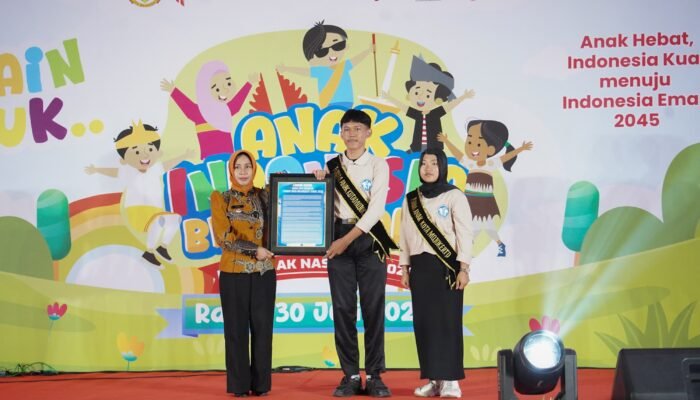 Wali Kota Mojokerto Terima Piagam Suara Anak, Tegaskan Komitmen Penuhi Hak Anak di Era Digital