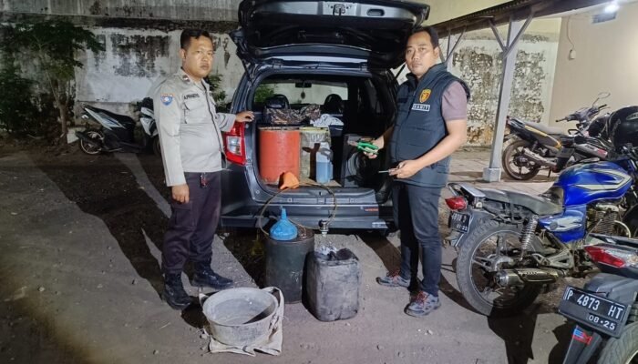 Polisi Tangkap 8 Tengkulak di Jember, Diduga Timbun BBM Saat SPBU Langka