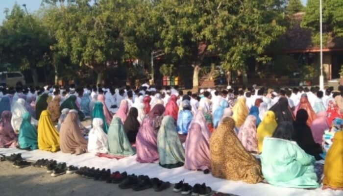 Program JULEHA SDN Wates 3: Sholat Dhuha dan Istighosah Setiap Jumat Legi Tanamkan Karakter Religius Siswa