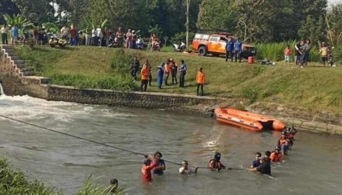 Bocah di Blitar Diduga Terseret Arus Sungai Lodoagung, Tim SAR Fokuskan Pencarian di Titik Terakhir