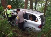 Mobil Avanza masuk jurang di jalur Sendi Pacet Mojokerto