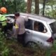 Mobil Avanza masuk jurang di jalur Sendi Pacet Mojokerto