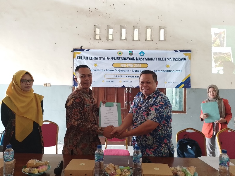 Penandatanganan SPK Kepala Desa Palrejo dan Dekan FT
