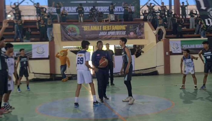 Kajari Cup 2025 Resmi Dimulai! 61 Tim Basket SD-SMA Berlaga di GOR Majapahit Mojokerto