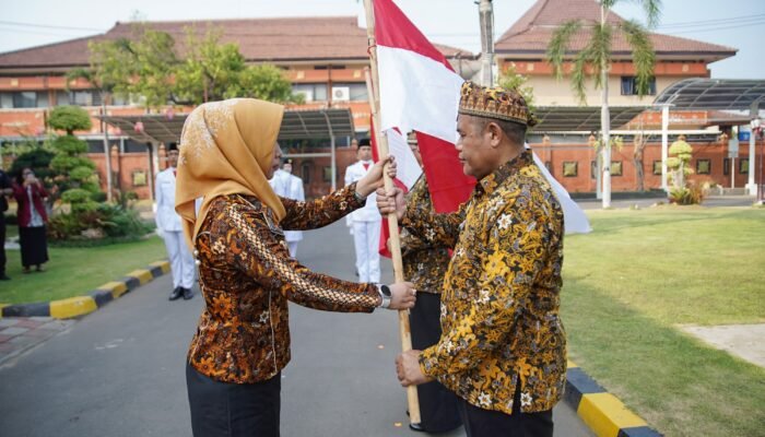 Ditengah Fenomena Bendera “One Piece”, Ning Ita Ajak Warga Kibarkan Bendera Merah Putih Serentak