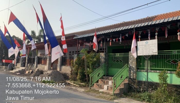 Warga Desa Sawo Protes Pembangunan Tangga TK yang Makan Bahu Jalan, PUPR Pastikan Tak Berizin