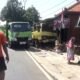 Truk Mitsubishi bermuatan genteng mengalami kecelakaan tunggal dan menabrak pagar serta teras rumah warga di Desa Watesumpak, Kecamatan Trowulan, Mojokerto, pada Sabtu dini hari.