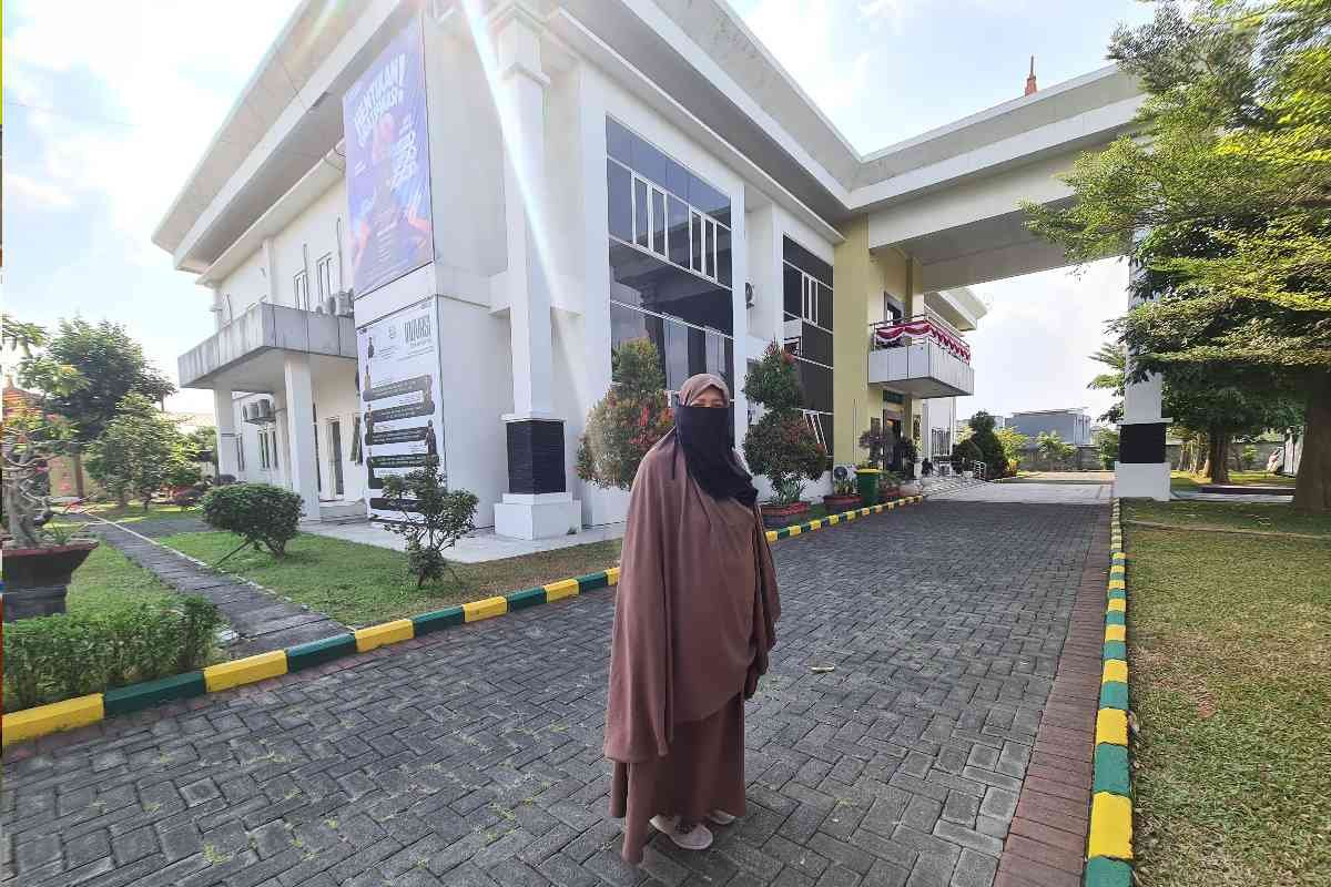 Pengacara, kesaksian palsu