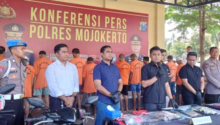Komplotan Curas Motor Bersenjata di Trawas Mojokerto Ditangkap, Polisi Amankan 6 Pelaku
