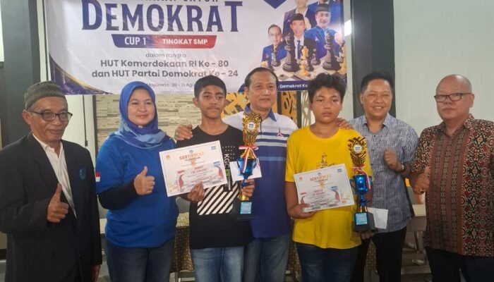 Peringati HUT Partai Demokrat ke 24, Demokrat Kota Mojokerto Gelar Kejuaraan Catur Demokrat Cup 1