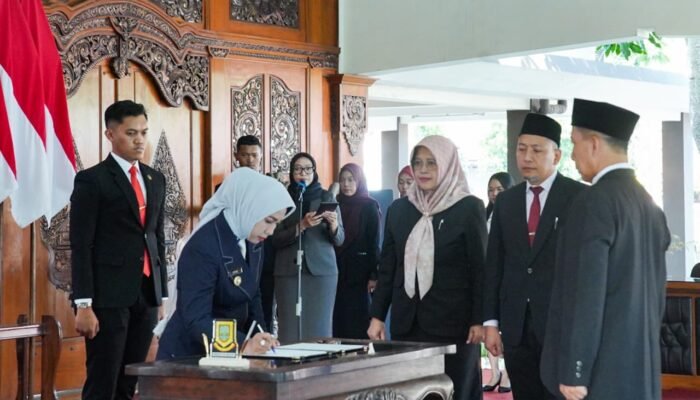 Ning Ita Mutasi 7 Kepala OPD Pemkot Mojokerto