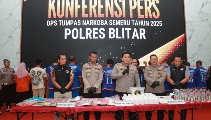 Operasi Tumpas Narkoba 2025 di Blitar: Polisi Tangkap 13 Tersangka dan Sita Ribuan Barang Bukti