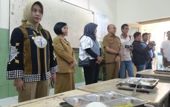 Wali Kota Mojokerto Awasi Distribusi Makan Bergizi Gratis ke Sekolah