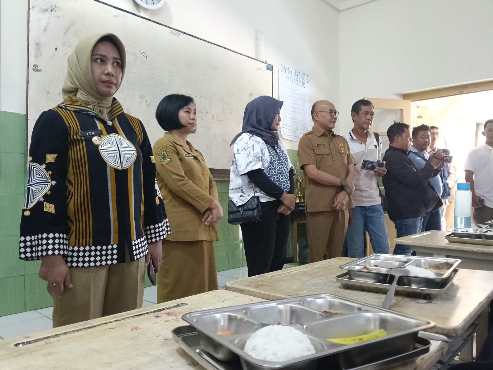 Wali Kota Mojokerto Awasi Distribusi Makan Bergizi Gratis ke Sekolah