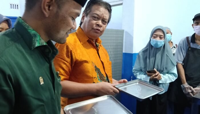 Bahaya ! Sidak Dewan Soal MBG Temukan Food Tray Tak Standart Dan Ruang Pengepakan Dekat Toilet Di SPPG Tropodo Mojokerto 