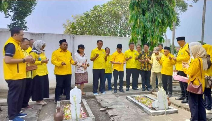 DPD Golkar Kota Mojokerto Peringati HUT ke-61 dengan Ziarah, Tumpengan, dan Khataman Al-Qur’an