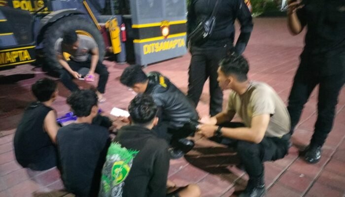 Patroli Raimas Polres Gresik Gagalkan Peredaran Pil Koplo, Tiga Pemuda Diamankan