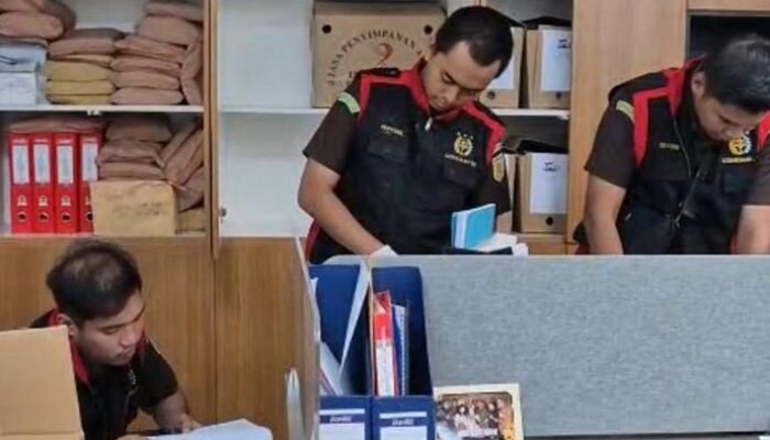 Kejari Tanjung Perak Geledah Kantor Pelindo Sub Regional 3 Surabaya, Diduga Terkait Korupsi Kolam Pelabuhan Rp196 Miliar
