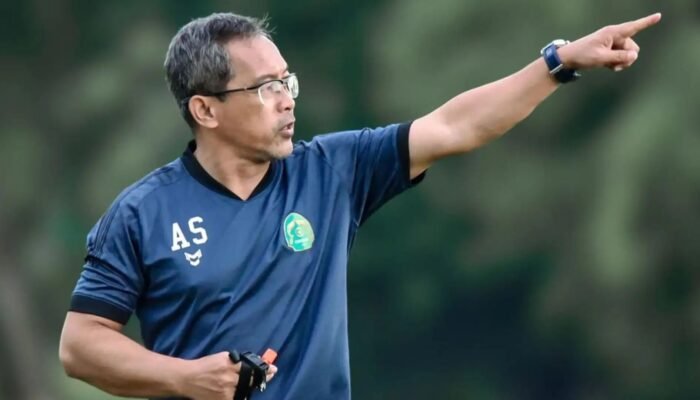 Persela Lamongan Resmi Berpisah dengan Aji Santoso Usai Awal Musim yang Berat