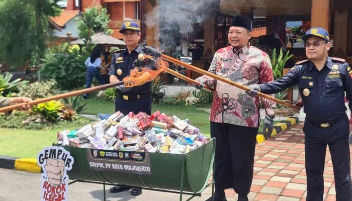 Bea Cukai Sidoarjo dan Pemkot Mojokerto Musnahkan 4,9 Juta Batang Rokok Ilegal Senilai Rp7,3 Miliar