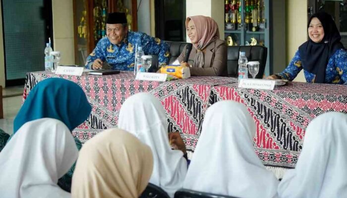 Ning Ita Sosialisasikan Program STAR, Siap Perkuat Komunikasi Orangtua dan Remaja di Kota Mojokerto