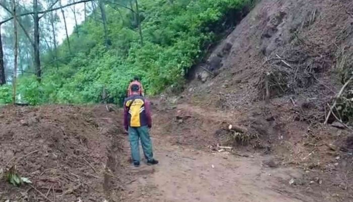 Longsor Tutup Jalur Pacet–Batu, Akses Ditutup Total Demi Keamanan