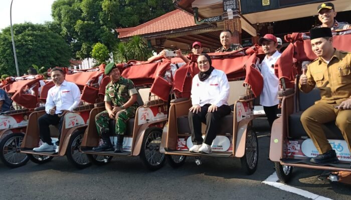 100 Tukang Becak Lansia di Mojokerto Terima Becak Listrik dari Presiden Prabowo