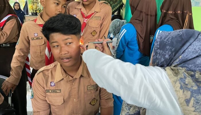 Peduli Pendidikan, PT PIM Adakan Cek Kesehatan Gratis di SMPN 1 Ngoro