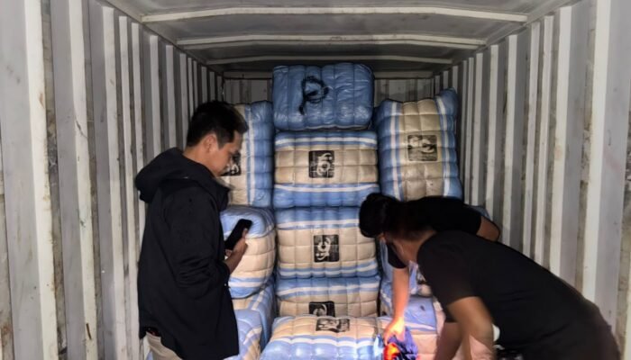 Polisi Bongkar Sindikat Balpres di Jakarta, 207 Bal Pakaian Bekas Impor Disita