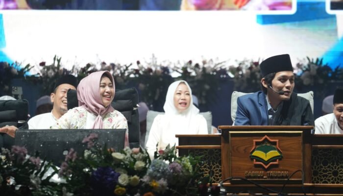 Dzikir Akbar Bersama Gus Iqdam, Warga Padati TBM Kota Mojokerto