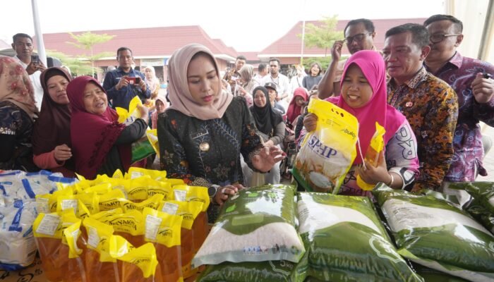 Kolaborasi Pemprov Jatim–Pemkot Mojokerto, Ning Ita Tinjau Gerakan Pangan Murah