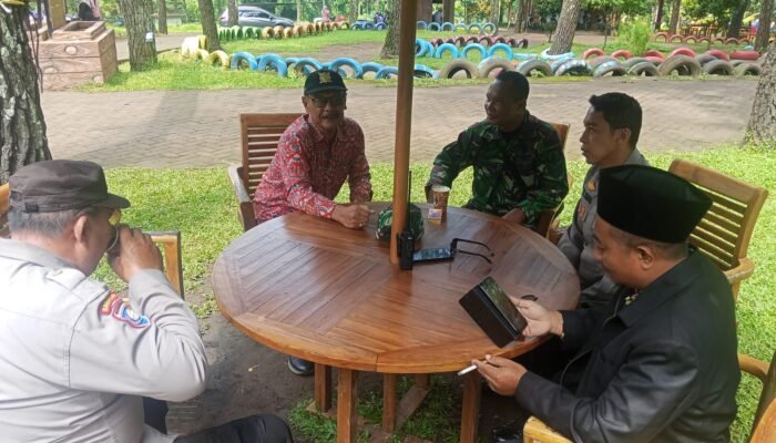 Jelang Nataru, Polsek Pacet Tekankan Peran Desa sebagai Filter Hoaks dan Penjaga Stabilitas Wilayah