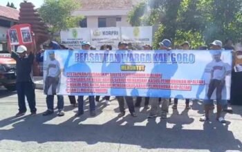 Warga Kaligoro aksi damai di Pengadilan Negeri Mojokerto