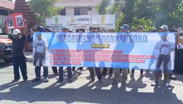 Warga Kaligoro Gelar Aksi Damai di PN Mojokerto, Soroti Kinerja Majelis Hakim Kasus Alfan