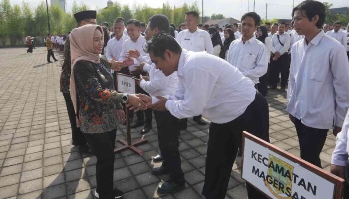 Pemkot Mojokerto Serahkan SK PPPK Paruh Waktu ke 1.119 Tenaga Non-ASN