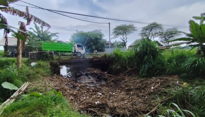 Rencana Proyek Pembibitan Ayam Ras di Ngusikan Picu Kekhawatiran Warga, Aliran Sungai Terancam