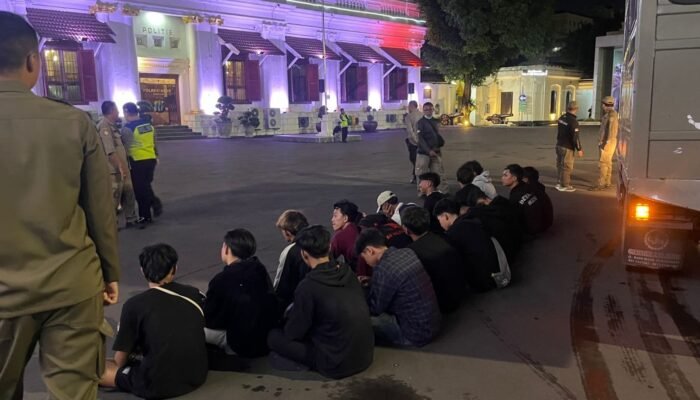 Polrestabes Surabaya Amankan 18 Pemuda, Cegah Bentrok Antar Perguruan Silat di Kedungdoro