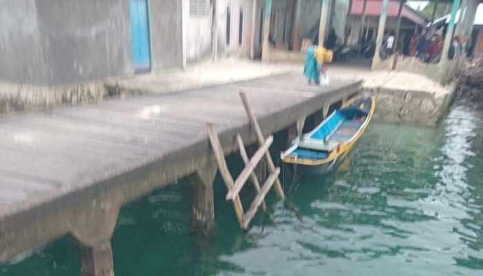 Pedagang Pasar Laluin Geram, Diduga Retribusi Masuk Kantong Kades: Pasar dan Tangga Pelabuhan Rusak Parah