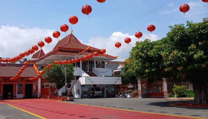 Pohon Bodhi Jadi Simbol Doa Umat Setiap Tahun Baru Imlek di Klenteng Tri Dharma Hok Sian Kiong Kota Mojokerto