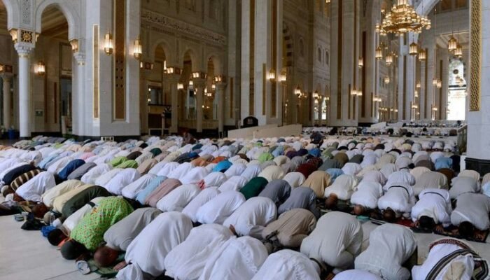 Keutamaan Shalat Tarawih Malam ke-4 Ramadhan, Pahala Setara Membaca Empat Kitab Suci