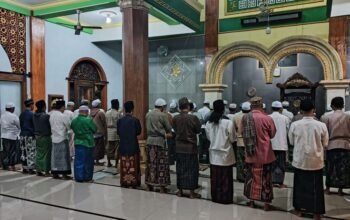 Foto sholat berjamaah (foto:ist)