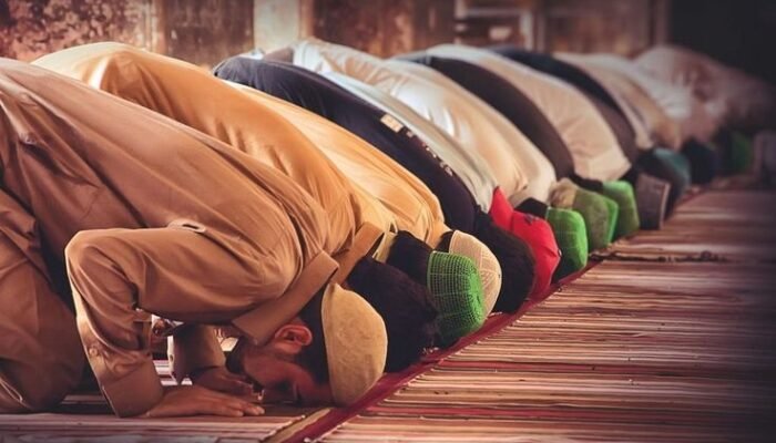 Keutamaan Sholat Tarawih Malam ke-10: Kebaikan Dunia dan Akhirat Menanti