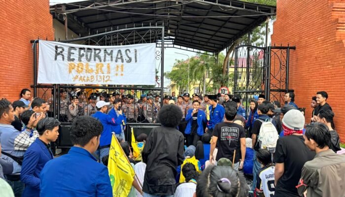 PMII Mojokerto Demo Polres, Soroti Galian C Ilegal Dekat SUTET Jawa–Bali