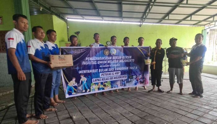 Lapas Mojokerto Bersihkan dan Cat Ulang Masjid Jelang Ramadan